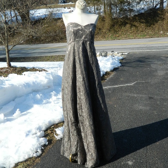 Tiffany Rose Dresses & Skirts - Tiffany Rose Maternity Strapless Formal Dress